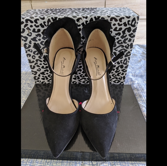 Black Ruffle Heels - Picture 6 of 7